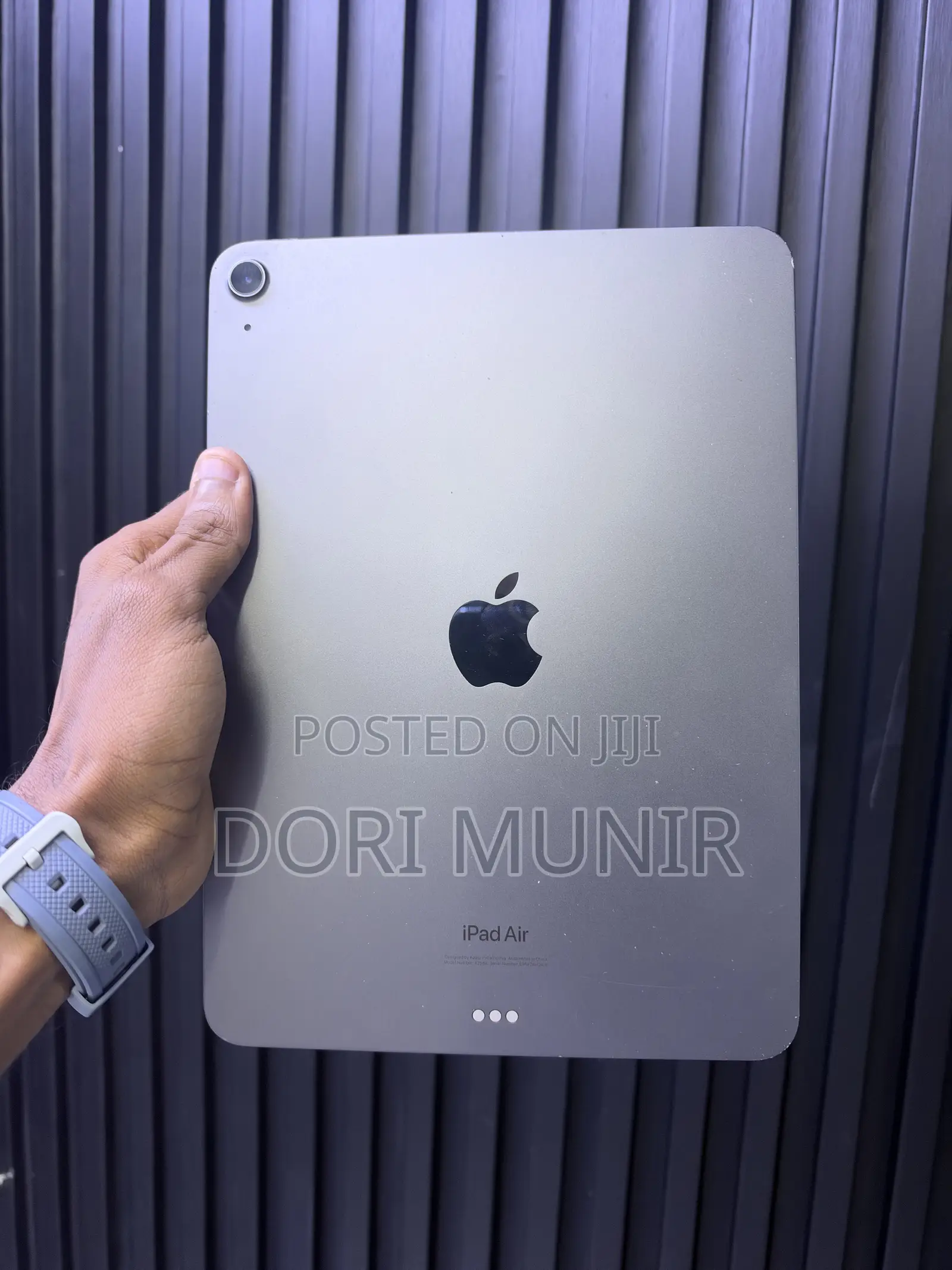 Apple iPad Air (2022) 64 GB Black