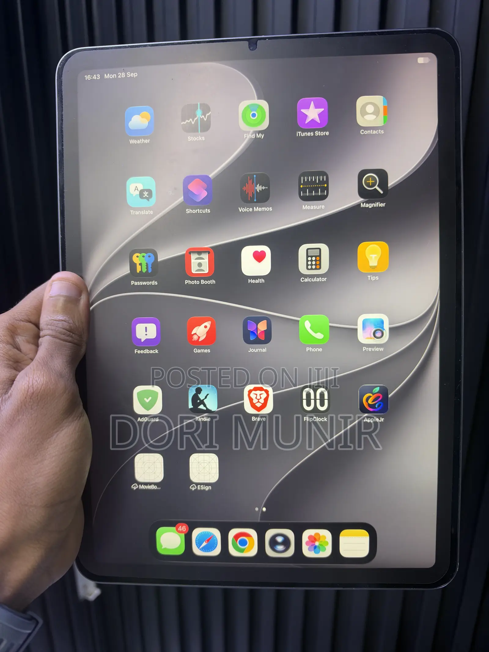 Apple iPad Air (2022) 64 GB Black