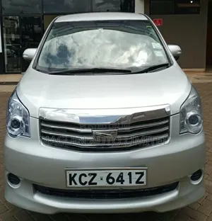 Toyota Noah 2013 Silver