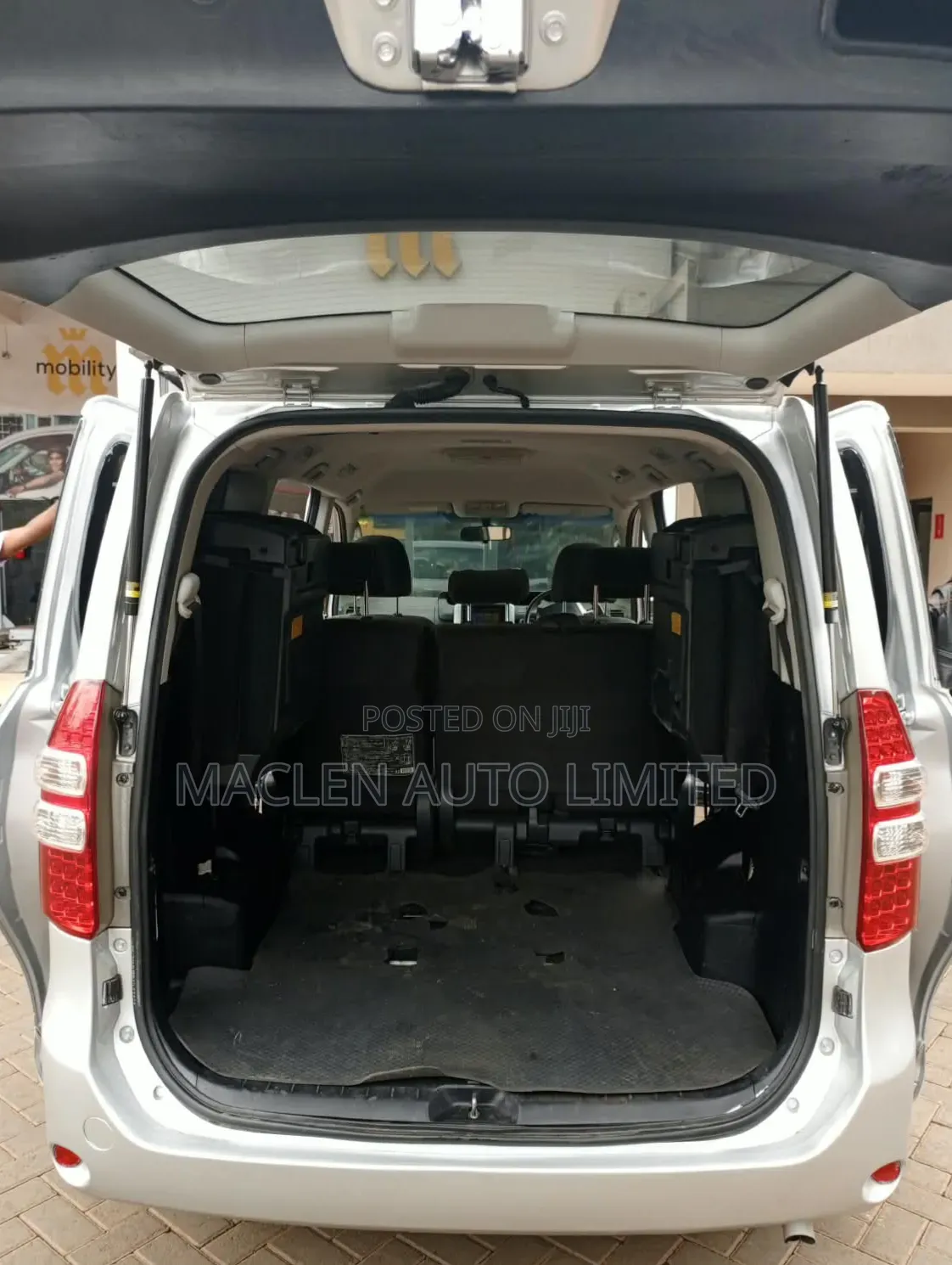 Toyota Noah 2013 Silver