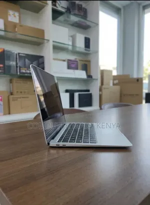 New Laptop Apple MacBook Air 2019 8GB Intel Core i5 SSD 256GB
