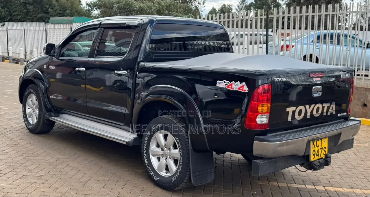 Toyota Hilux 2012 Black