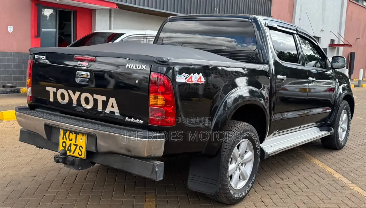 Toyota Hilux 2012 Black