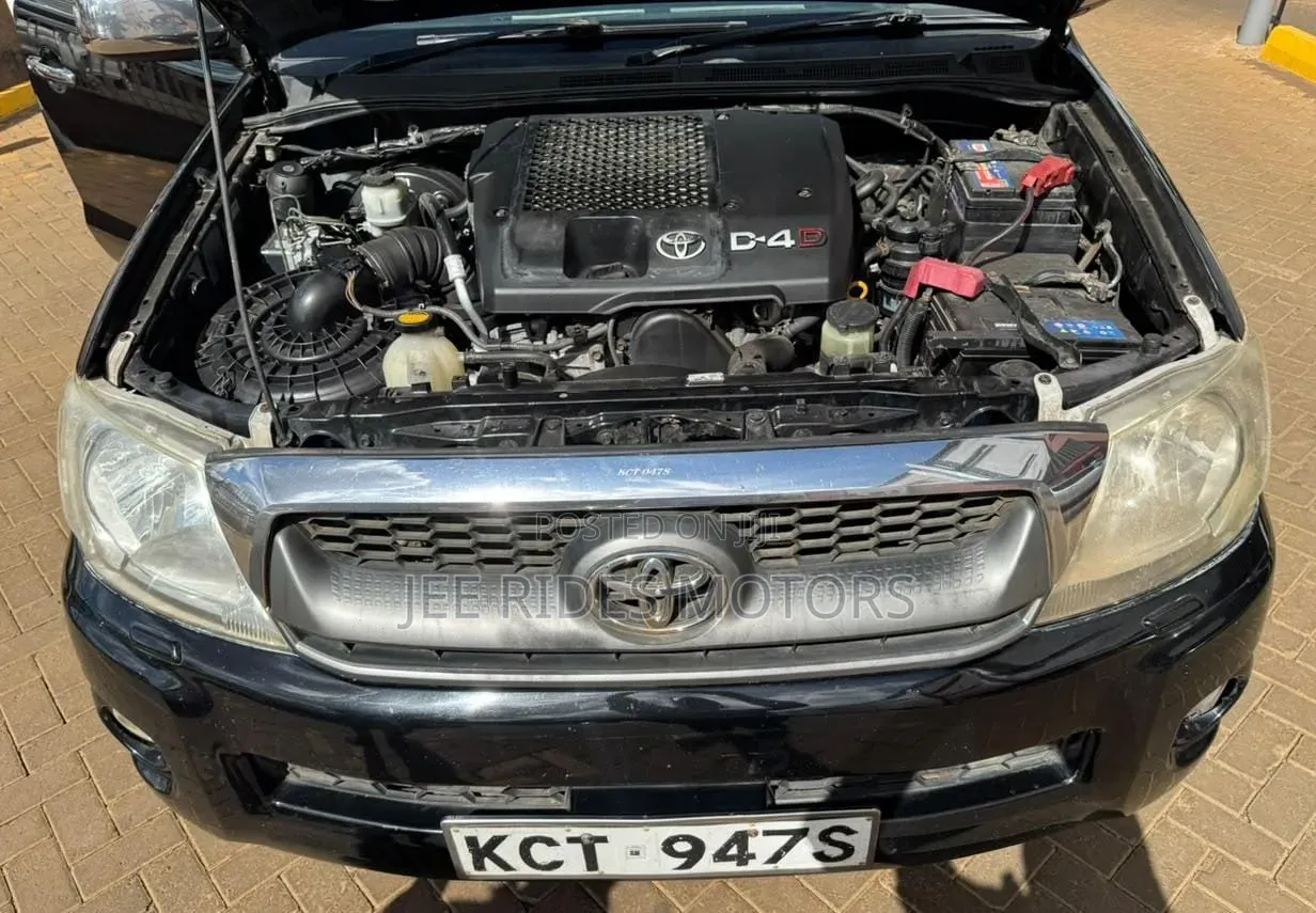 Toyota Hilux 2012 Black