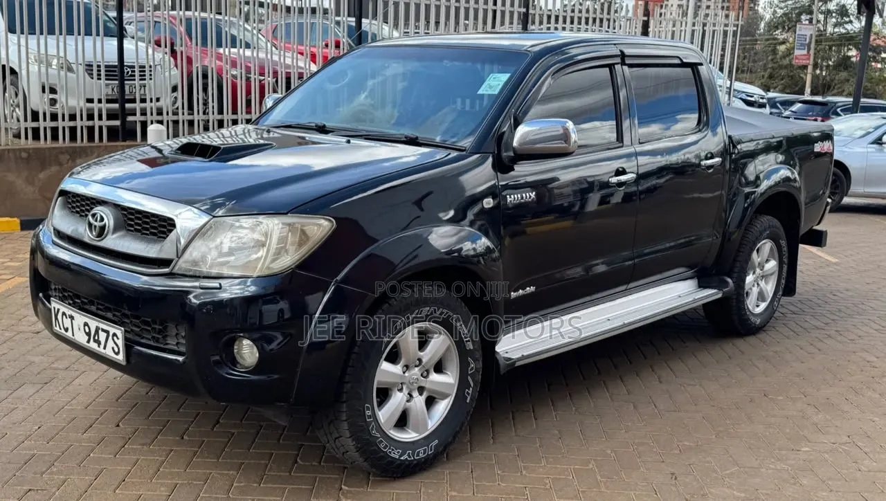 Toyota Hilux 2012 Black