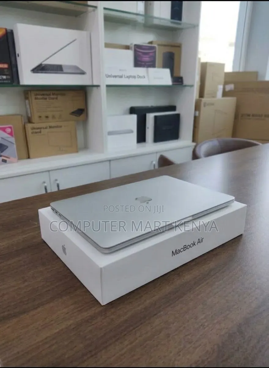 New Laptop Apple MacBook Air 2019 8GB Intel Core i5 SSD 256GB