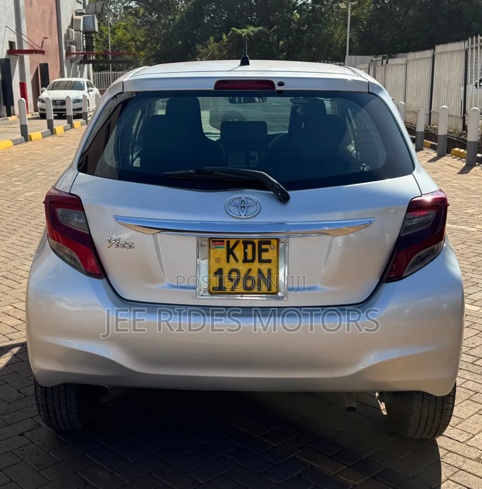 Toyota Vitz 2015 Silver
