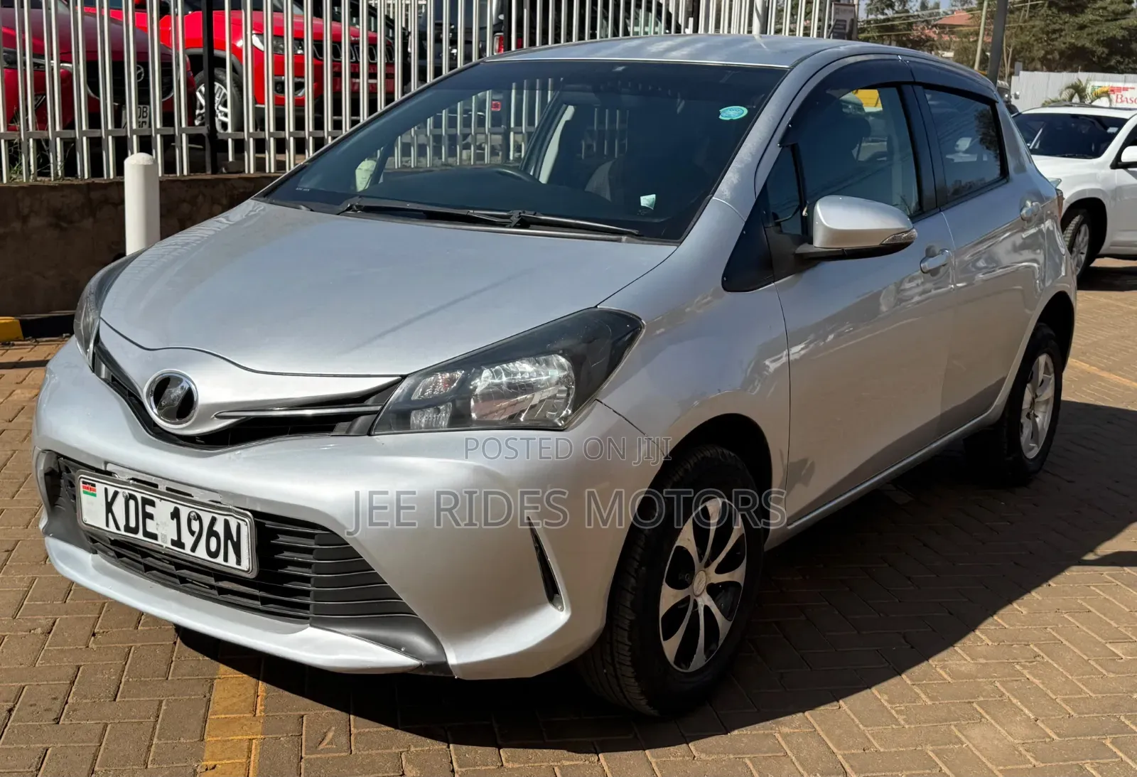 Toyota Vitz 2015 Silver