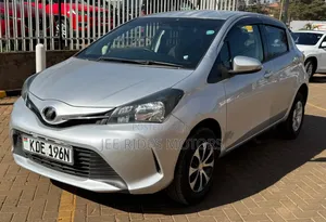 Toyota Vitz 2015 Silver