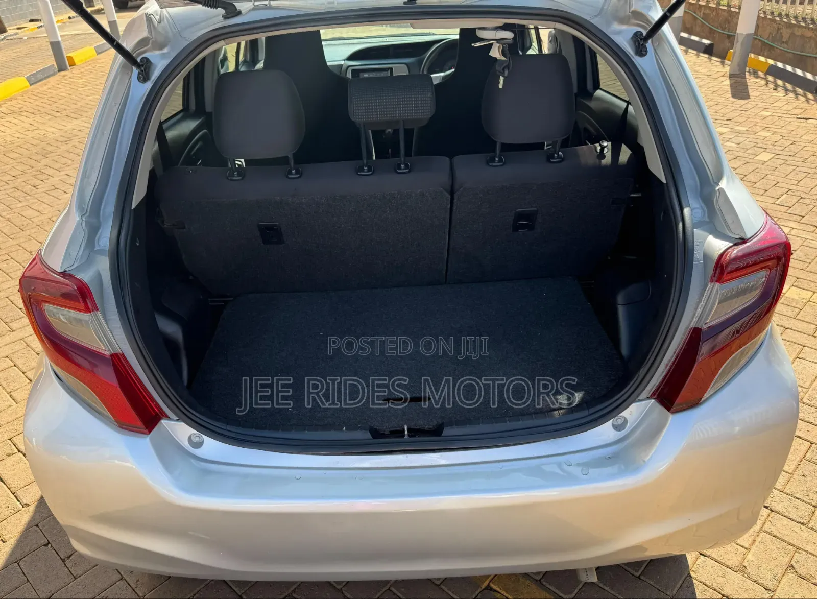 Toyota Vitz 2015 Silver