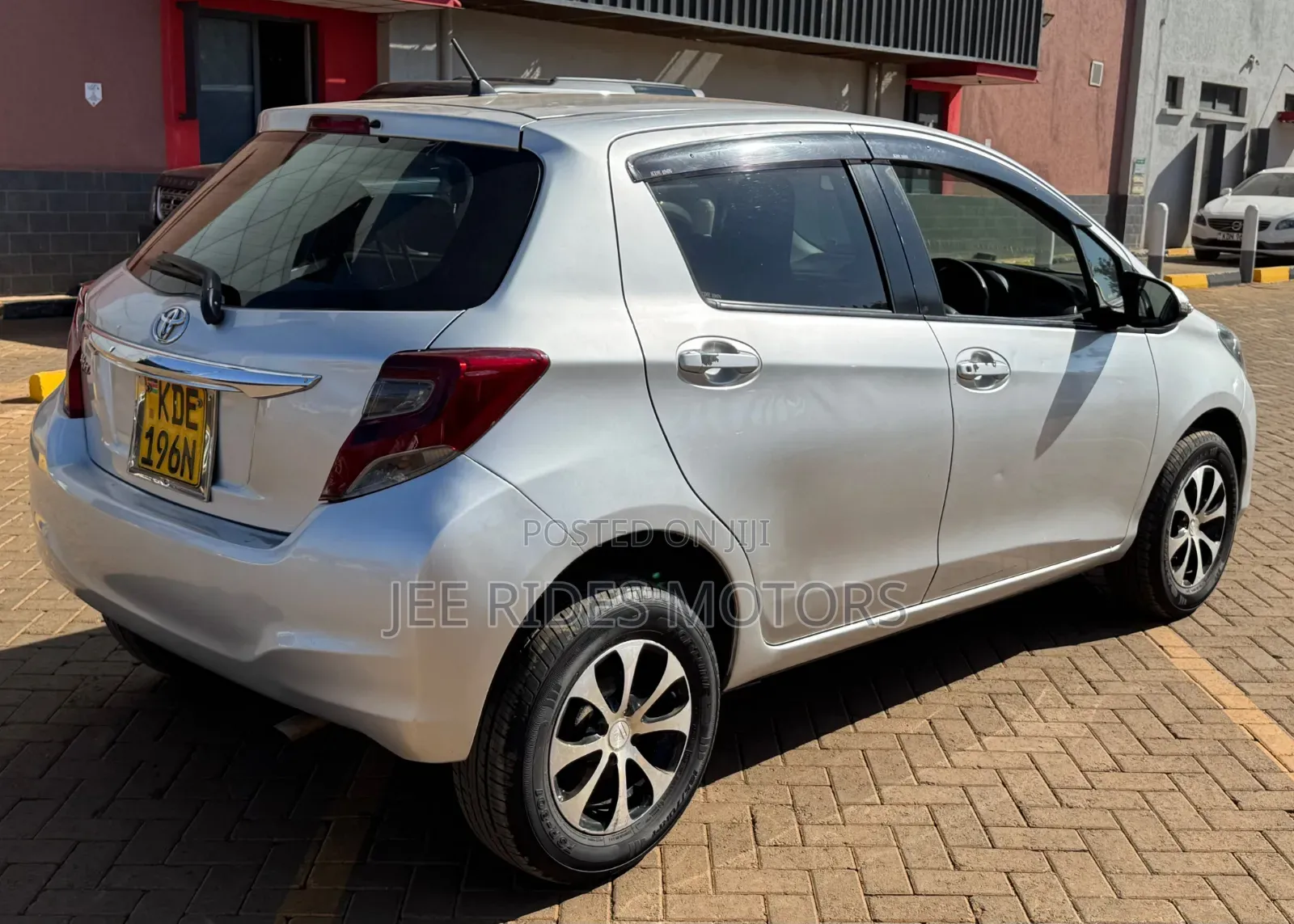 Toyota Vitz 2015 Silver