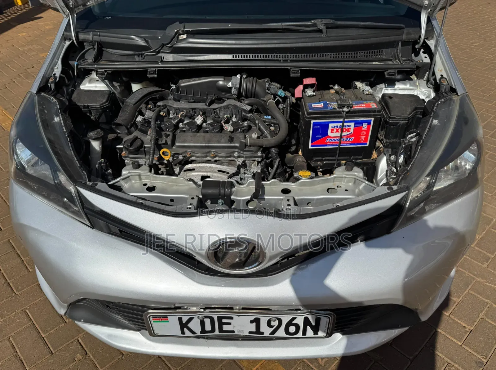 Toyota Vitz 2015 Silver