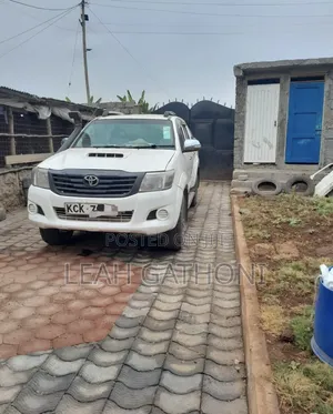 Toyota Hilux 2012 White