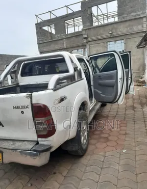 Toyota Hilux 2012 White