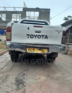 Toyota Hilux 2012 White