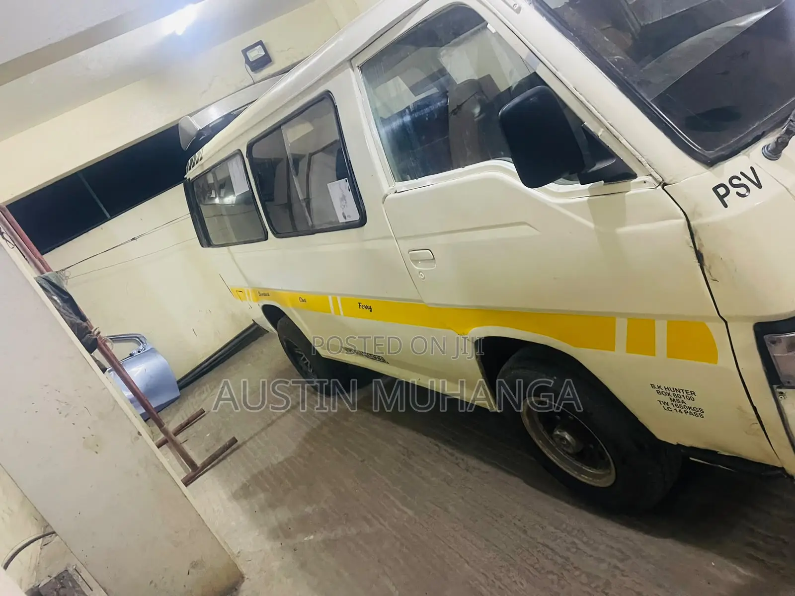 Nissan Caravan (Urvan) 2001 Beige