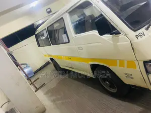 Nissan Caravan (Urvan) 2001 Beige