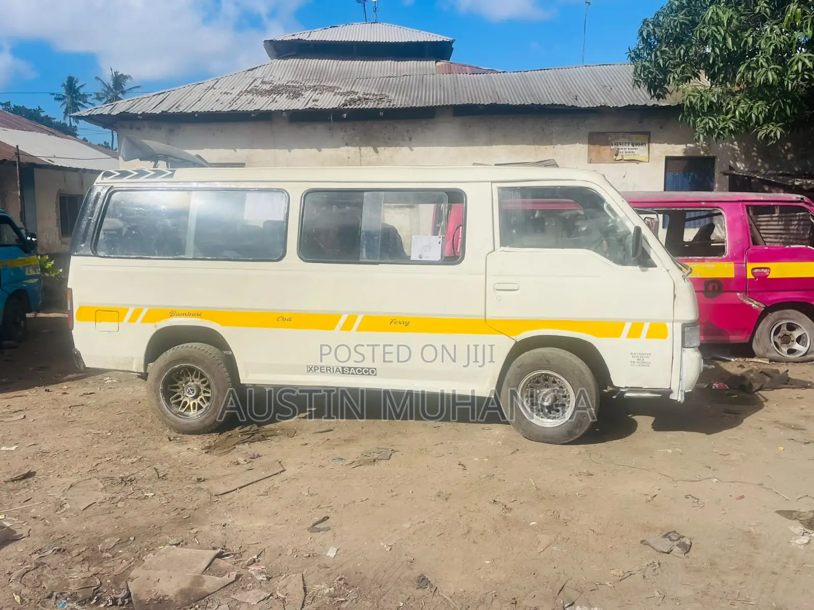 Nissan Caravan (Urvan) 2001 Beige