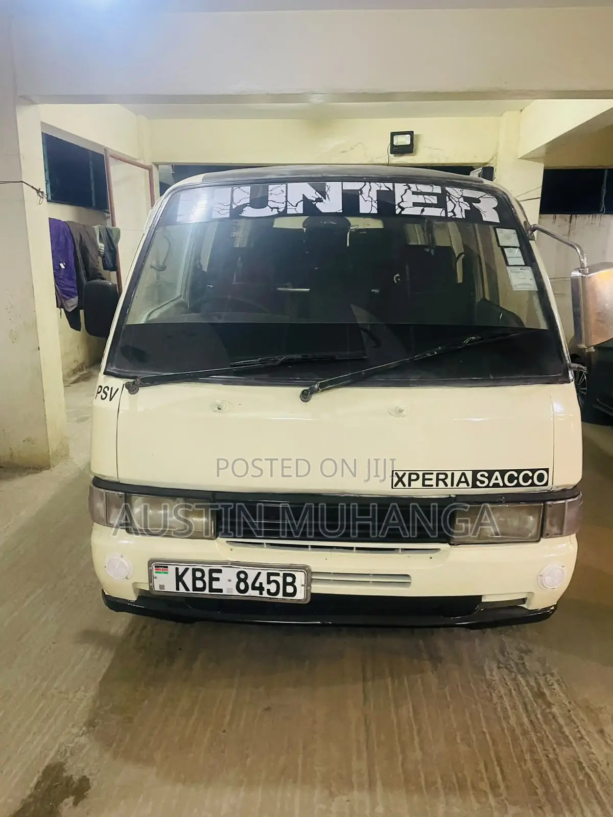 Nissan Caravan (Urvan) 2001 Beige