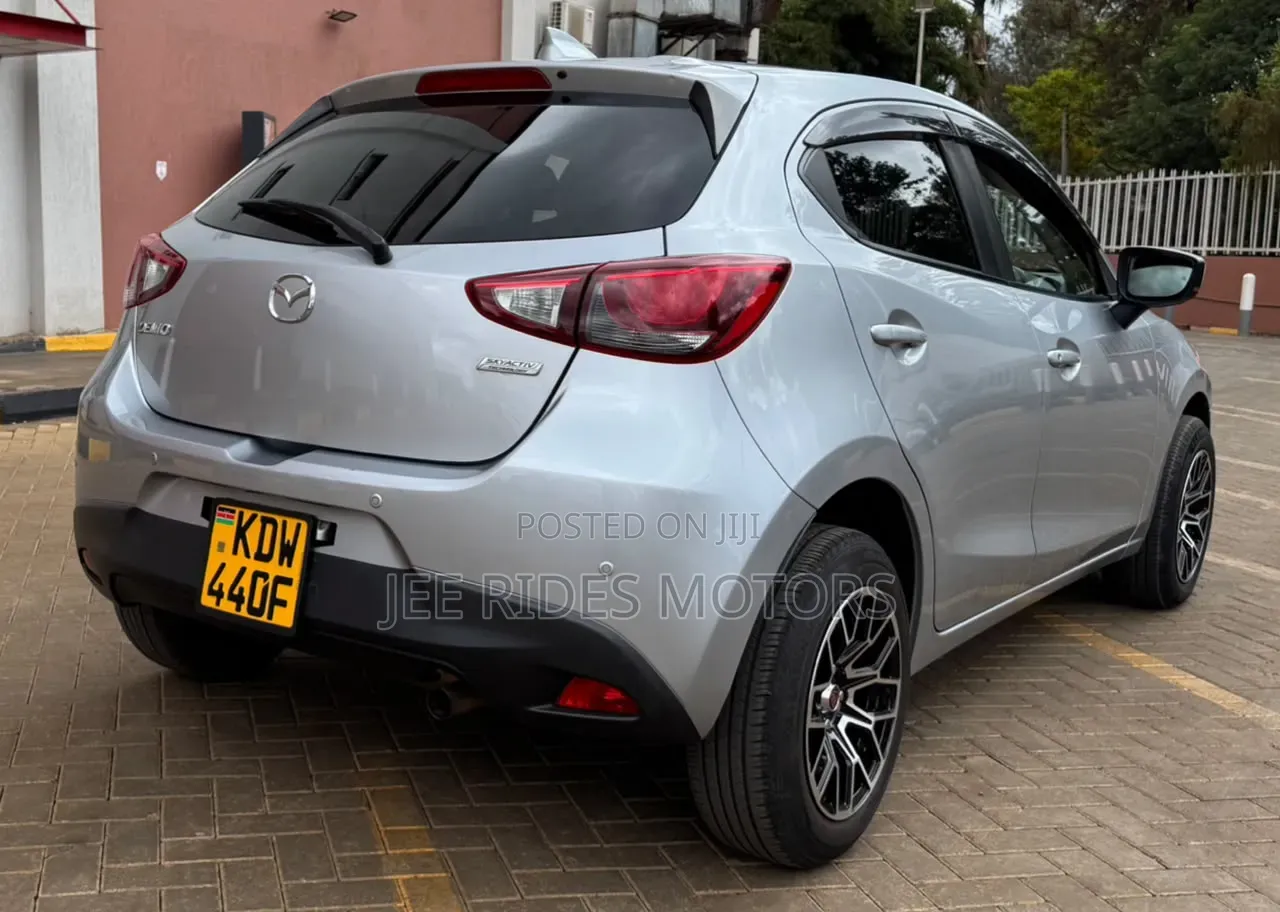 Mazda Demio 2018 Silver