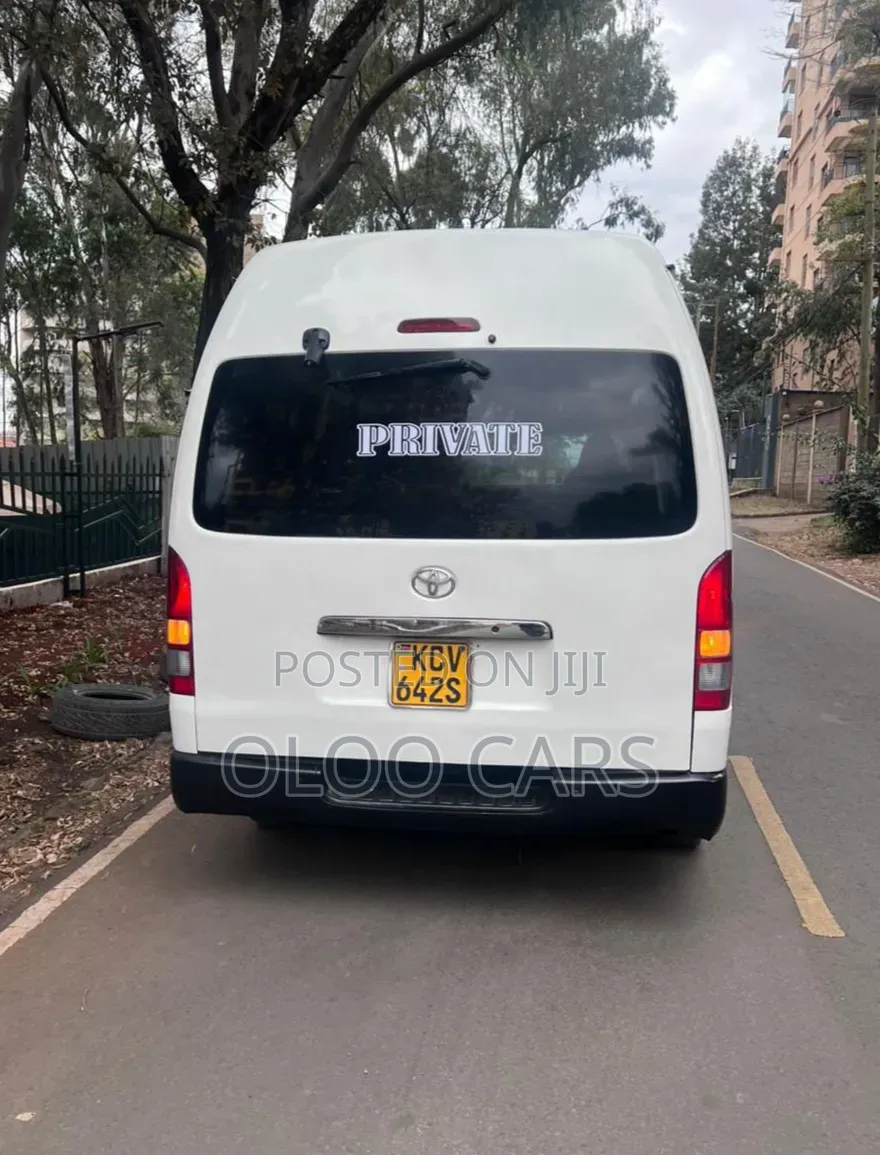 Toyota HiAce 2013 White