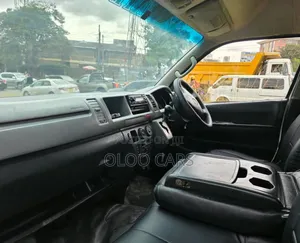 Toyota HiAce 2013 White