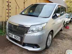 Toyota Noah 1.8 FWD Hybrid (7 seater) 2014 Silver