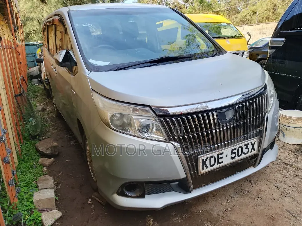 Toyota Noah 1.8 FWD Hybrid (7 seater) 2014 Silver