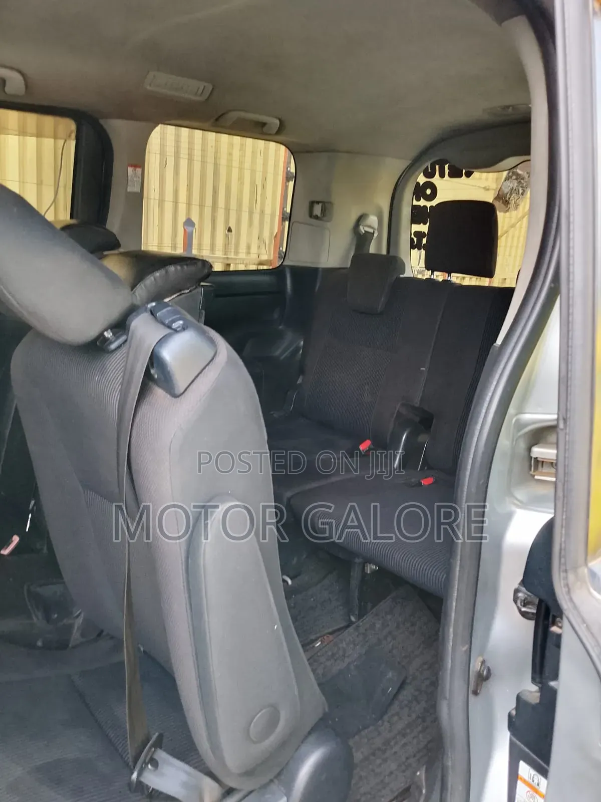 Toyota Noah 1.8 FWD Hybrid (7 seater) 2014 Silver
