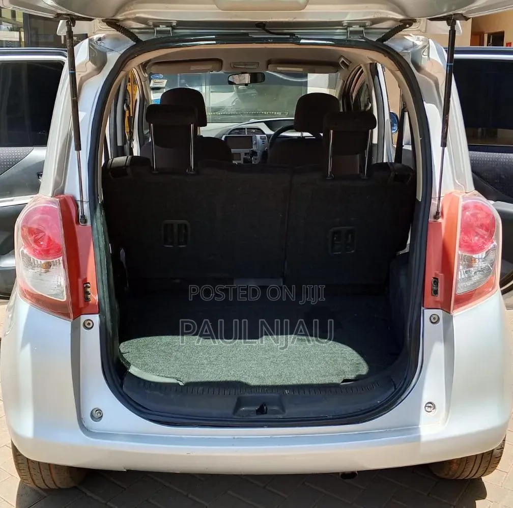 Toyota Ractis 2010 Silver