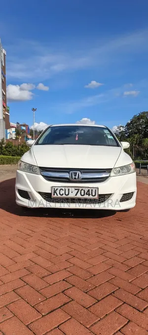 Honda Stream 2013 White