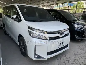 Toyota Voxy X 2WD 7-Seater 2019 Pearl