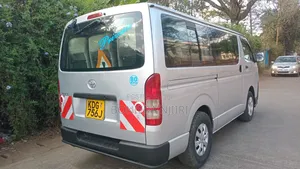 Toyota HiAce 2014 Silver