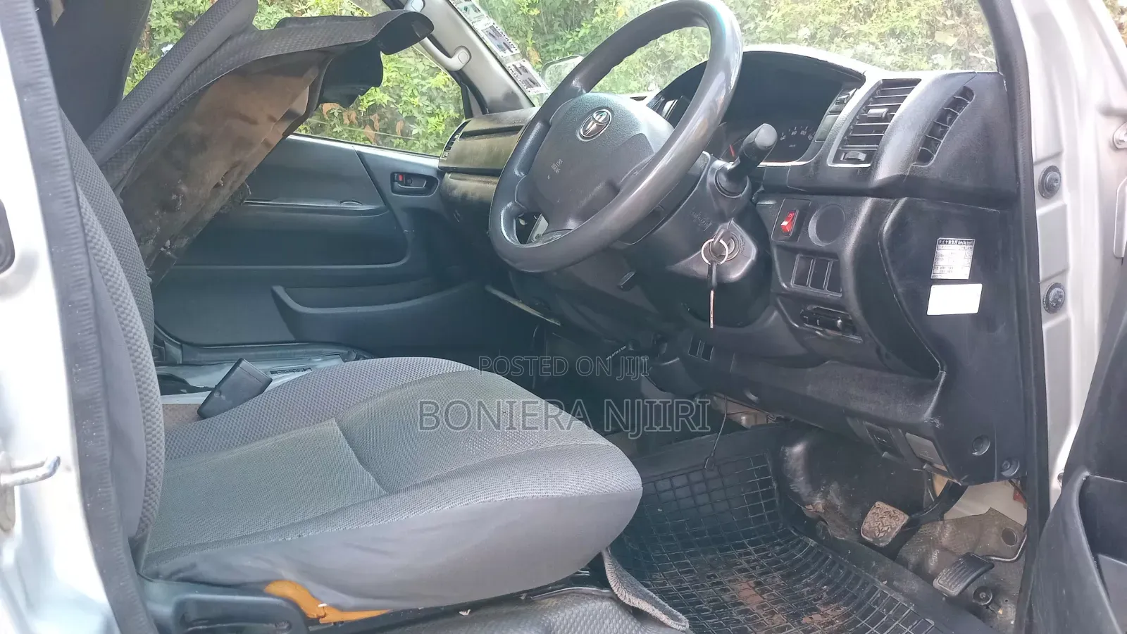 Toyota HiAce 2014 Silver