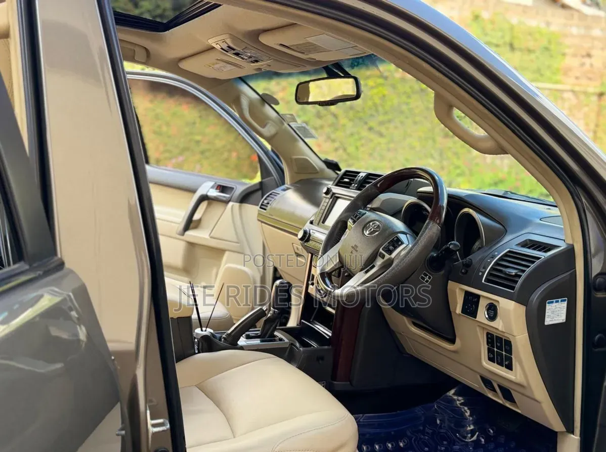 Toyota Land Cruiser Prado 2015 Gray