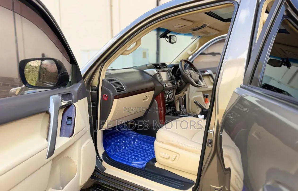 Toyota Land Cruiser Prado 2015 Gray