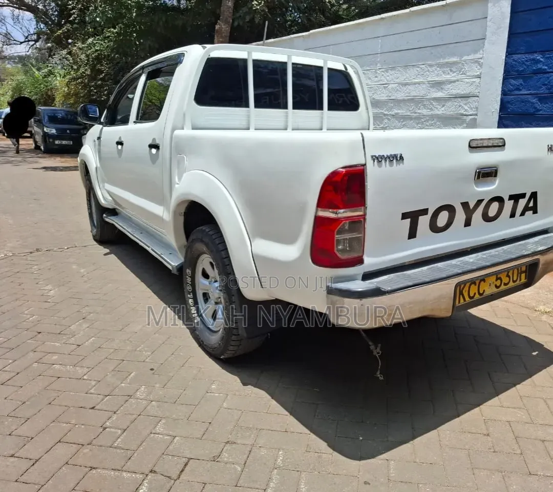 Toyota Hilux 2014 White