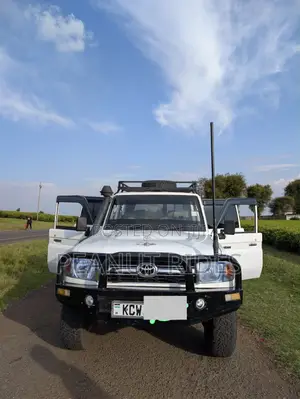 Toyota Land Cruiser 2016 White