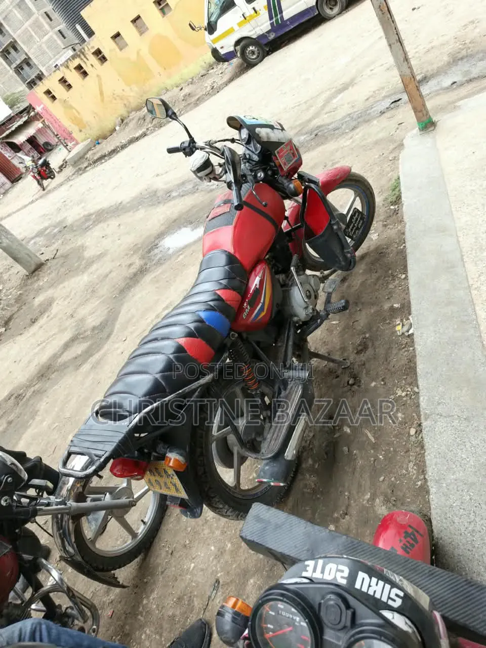 TVS HLX 125 2024 Red