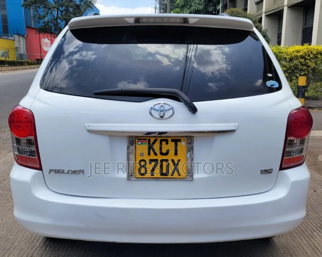 Toyota Corolla Fielder 2012 Off white