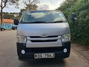Toyota HiAce 2015 Silver