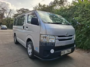 Toyota HiAce 2015 Silver