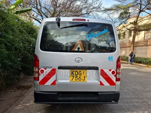 Toyota HiAce 2015 Silver