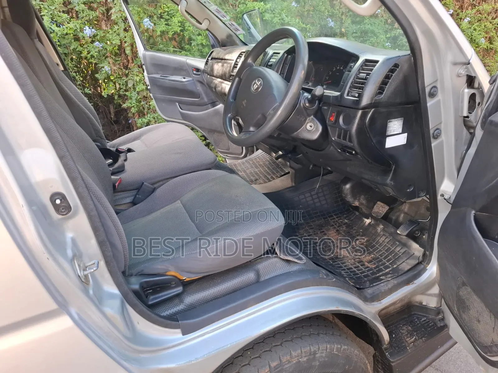 Toyota HiAce 2015 Silver