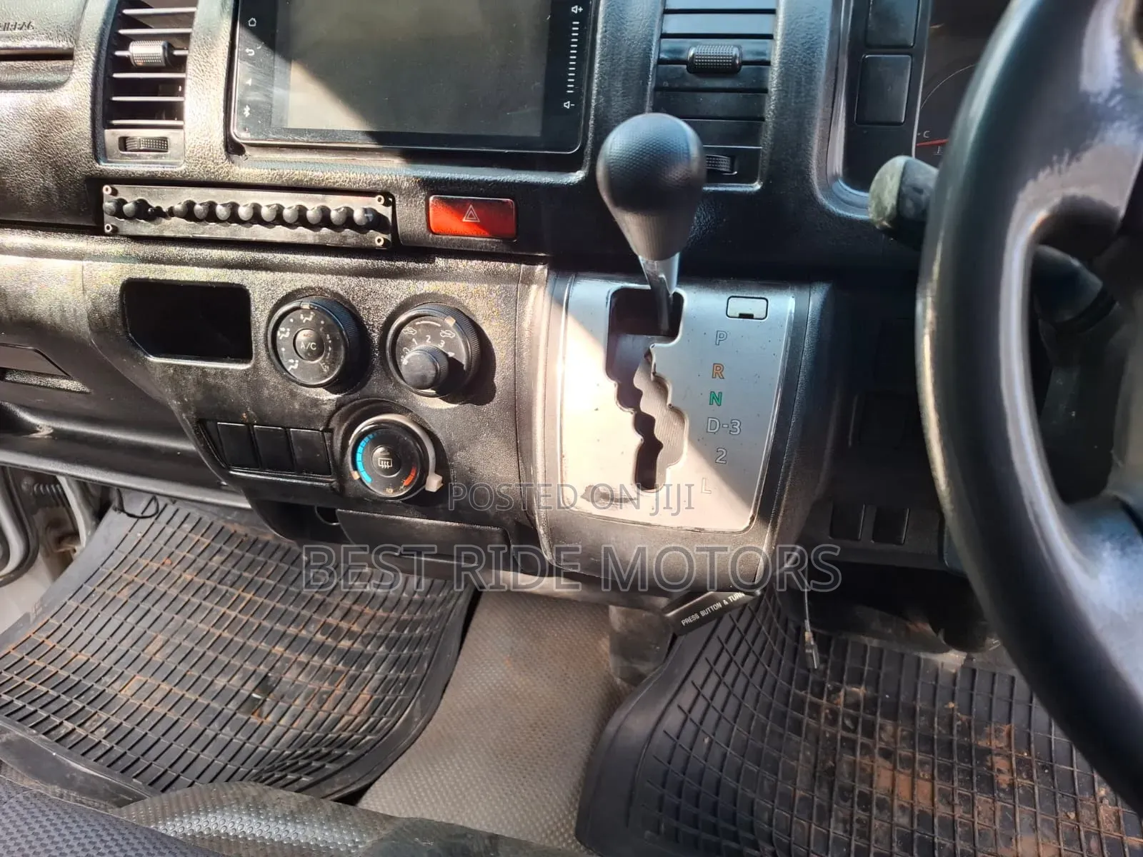 Toyota HiAce 2015 Silver