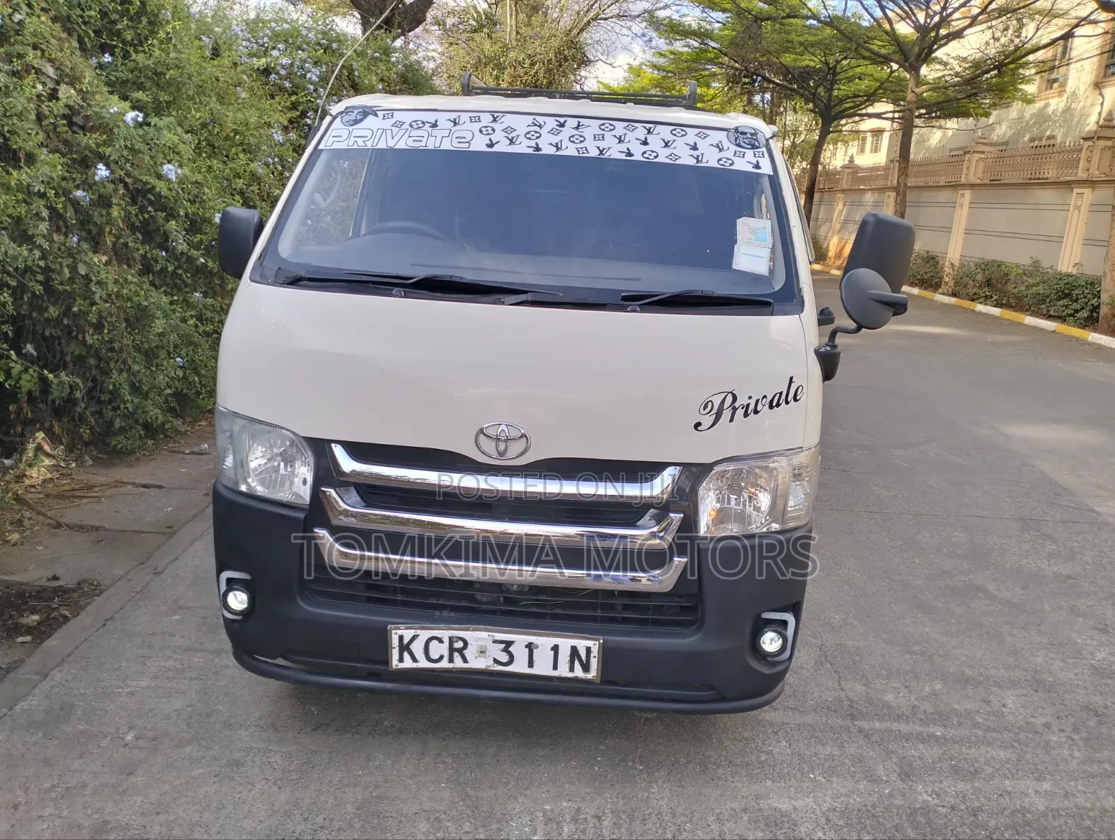 Toyota HiAce 2011 White