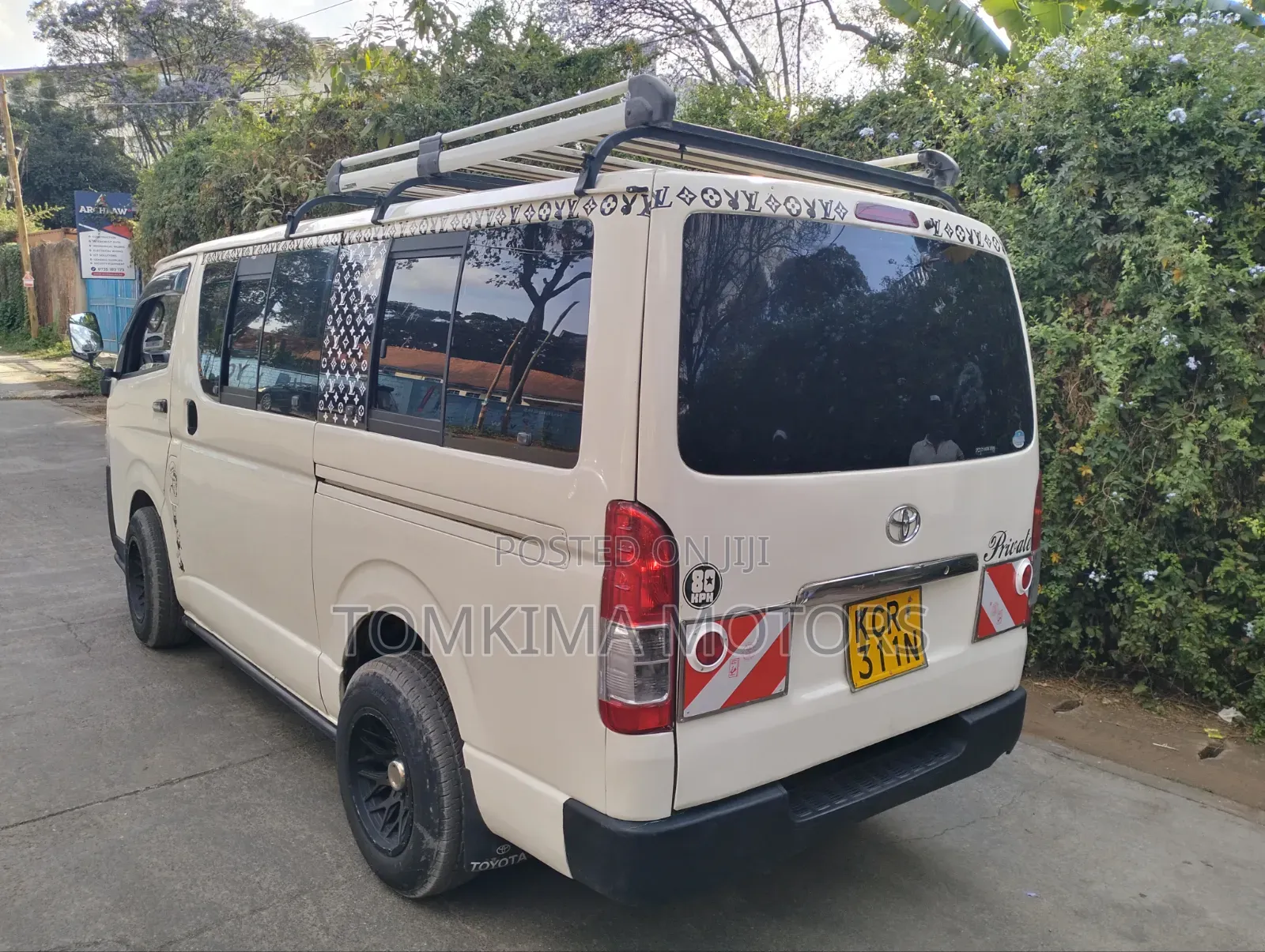 Toyota HiAce 2011 White