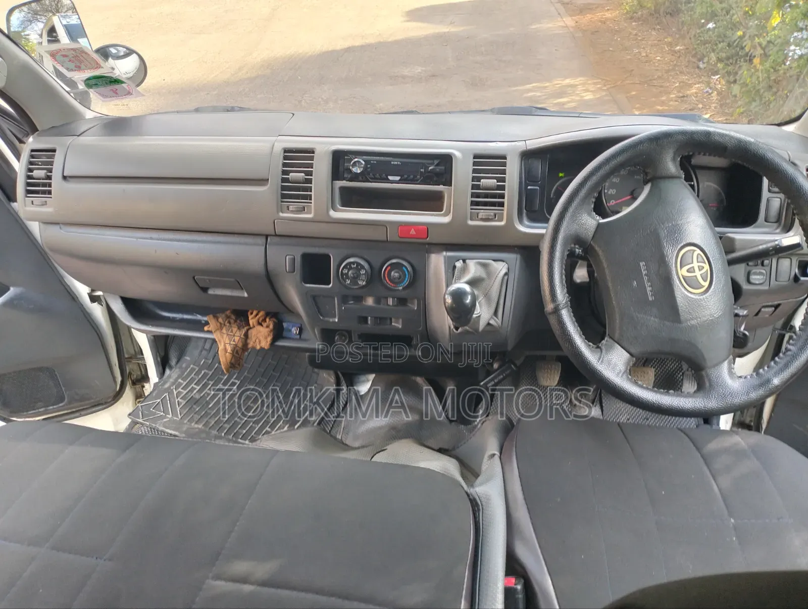 Toyota HiAce 2011 White