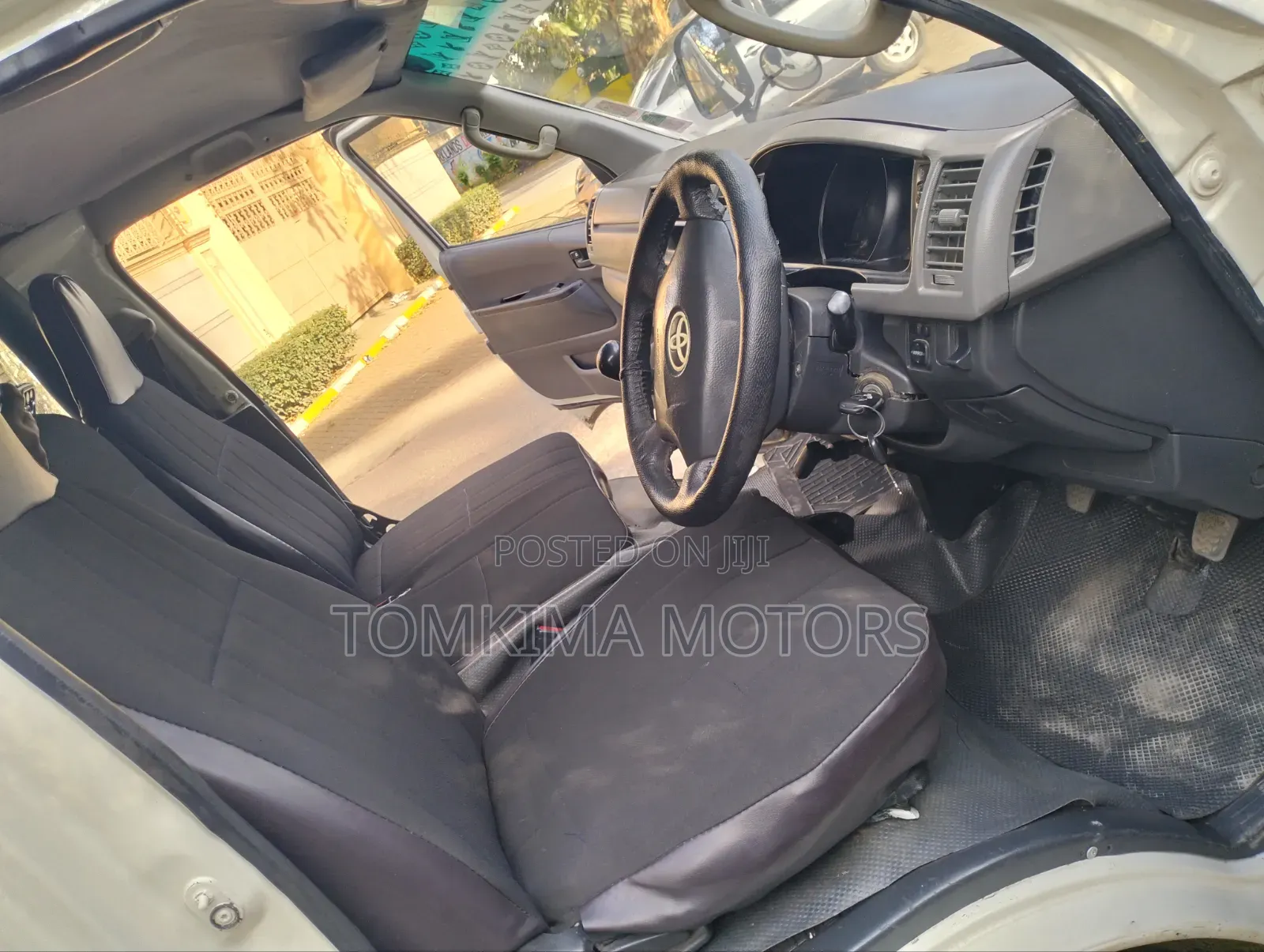 Toyota HiAce 2011 White