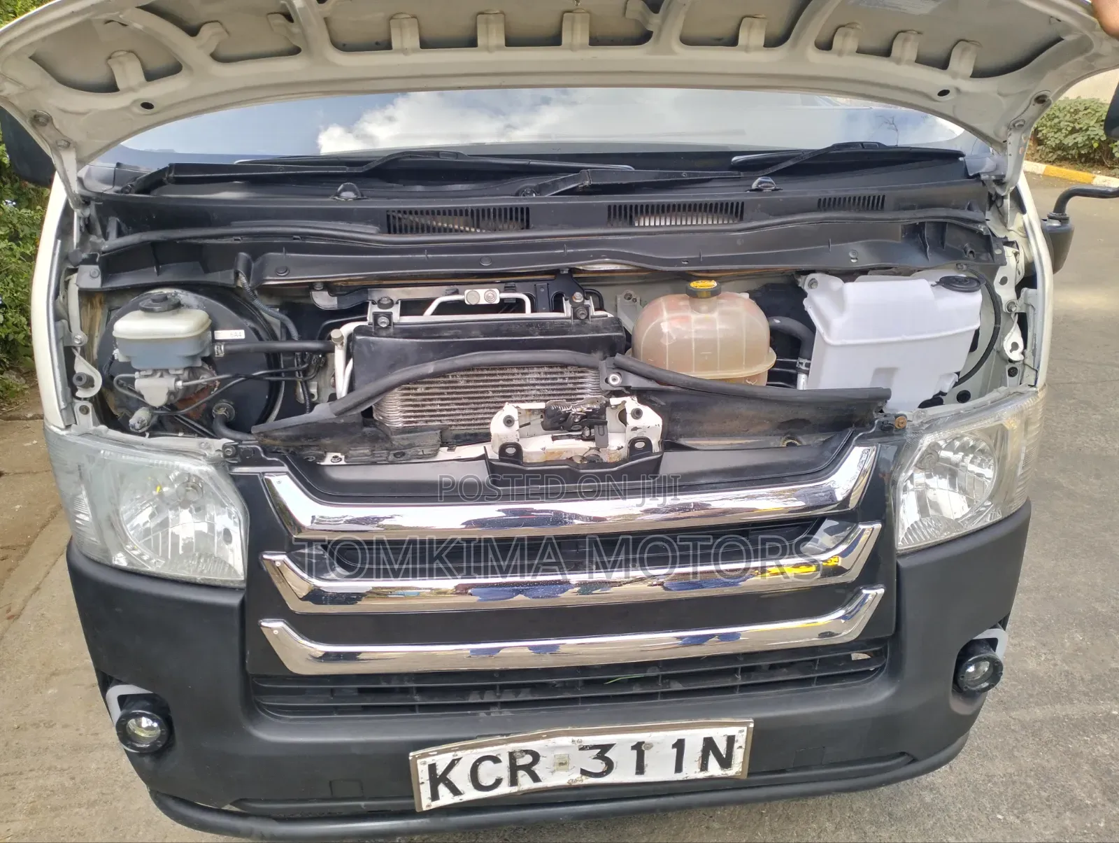 Toyota HiAce 2011 White